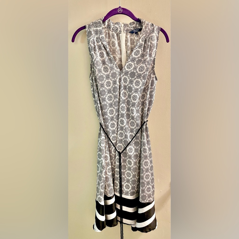 Black & Cream Sleeveless Dress 
SIZE SMALL    *Like New*
